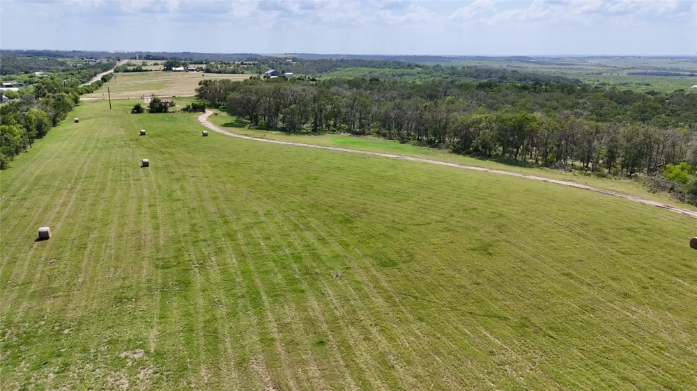 2725 Old Lehmann Road Kingsbury, TX 78638